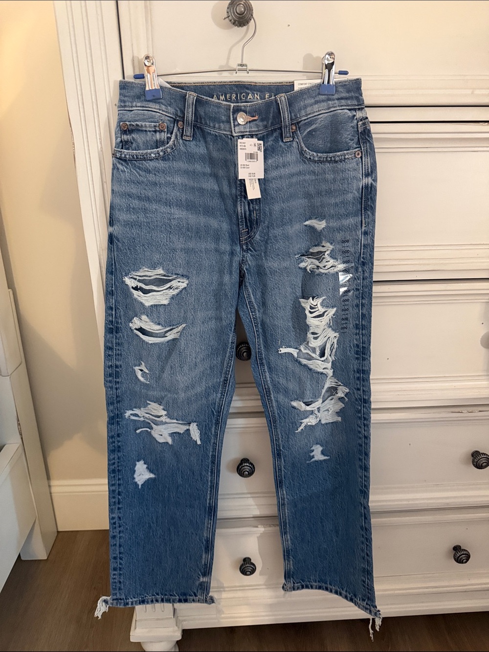 000 American Eagle Outfitters Distressed Light Blue Relaxed Jeans